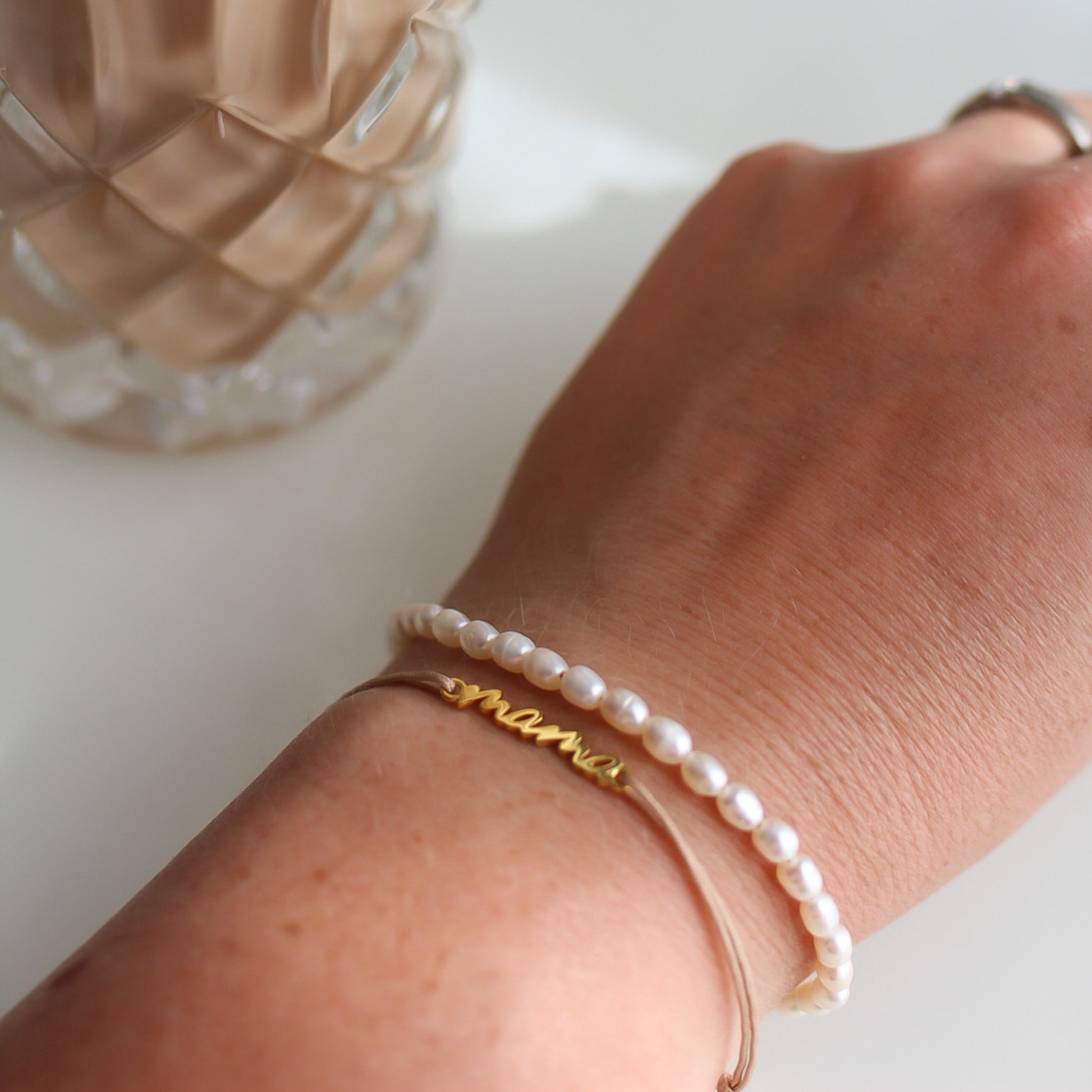 Armband 'Mama' Zoetwaterparel - Fijne Kleine