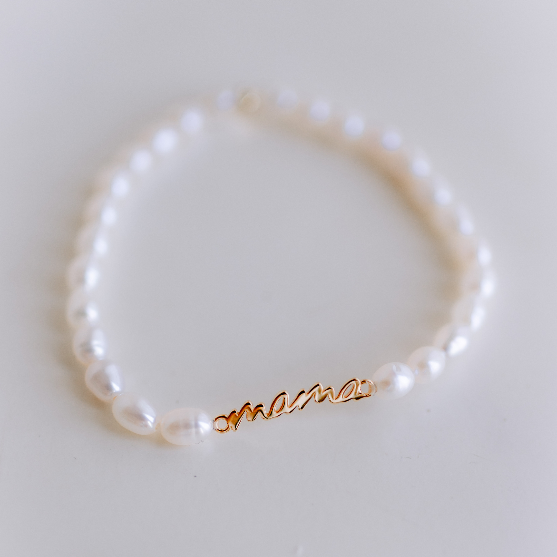 Armband 'Mama' Zoetwaterparel - Fijne Kleine